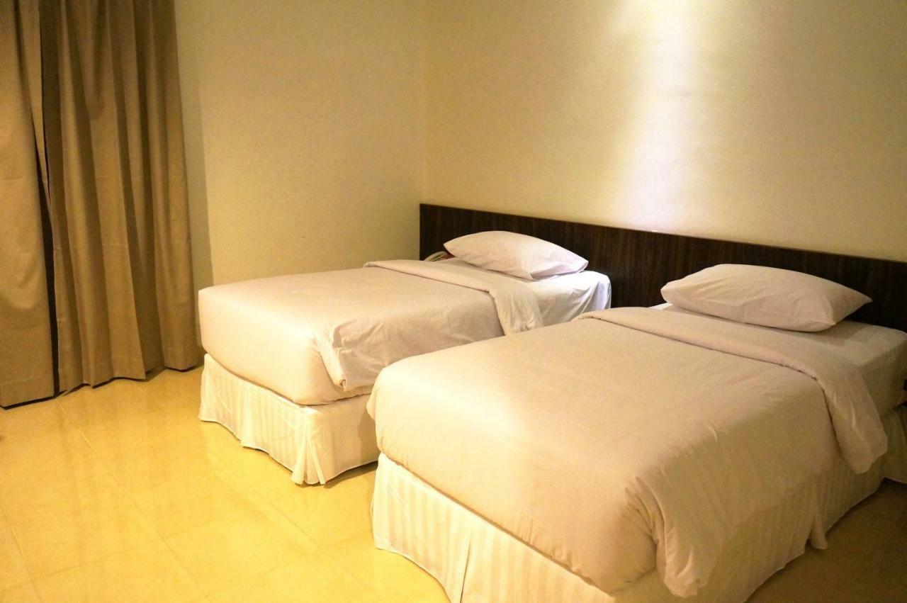 Ameera Hotel Пеканбару Экстерьер фото