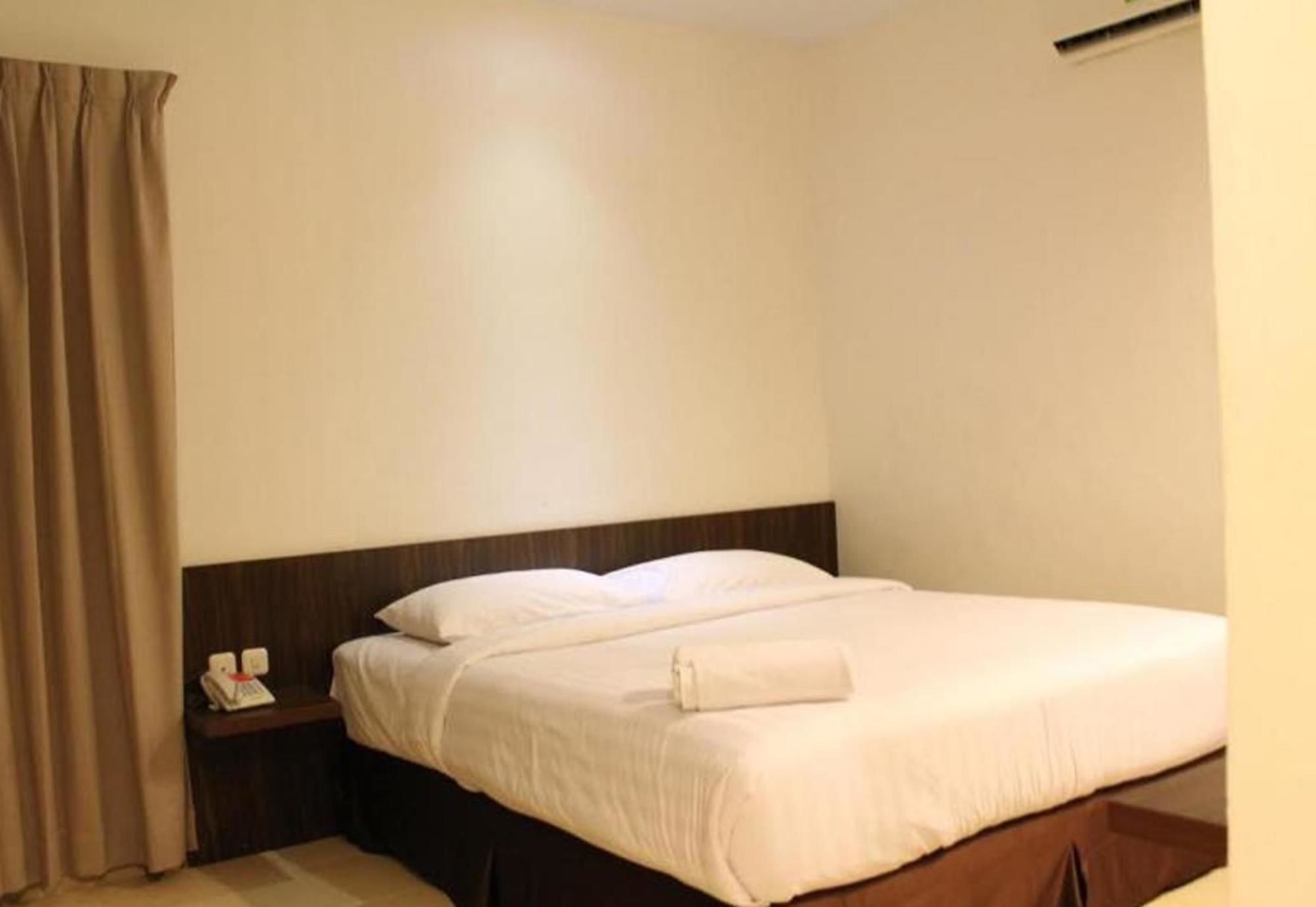 Ameera Hotel Пеканбару Экстерьер фото